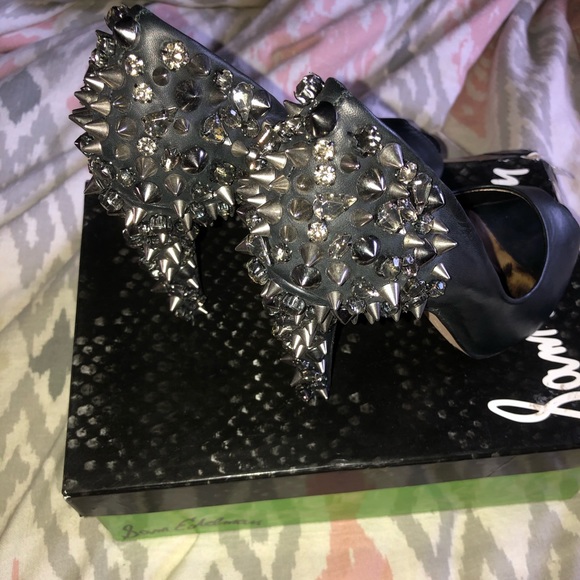 Shoes - Picture 2 of 4